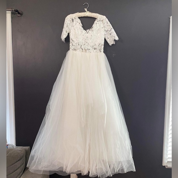 Wedding Dress - Picture 7 of 10